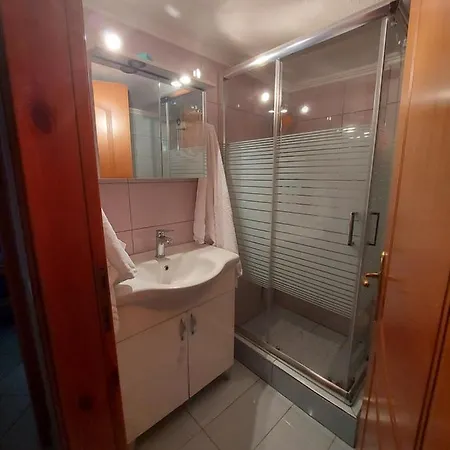 Neo Seaview House
